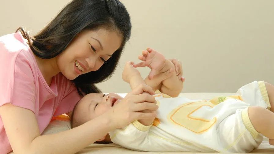 為(wèi)什(shén)麽越來(lái)越多(duō)的(de)家(jiā)庭選擇請(qǐng)育兒(ér)嫂？